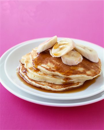 pancake - Pancakes with bananas and maple syrup Stock Photo - Rights-Managed, Code: 825-06315839