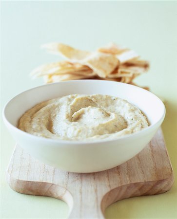 dip - Hummus with pitta bread Stock Photo - Rights-Managed, Code: 825-06315898