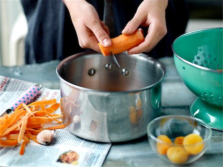 pureed - Slicing the carrots to be cooked Stock Photo - Rights-Managed, Code: 825-06316007