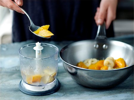 Placing the cooked fruit in the bowl of a food processor Stock Photo - Rights-Managed, Code: 825-06316013