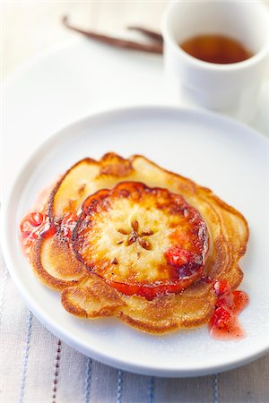 pancake - Apple pancakes Stock Photo - Rights-Managed, Code: 825-06316092