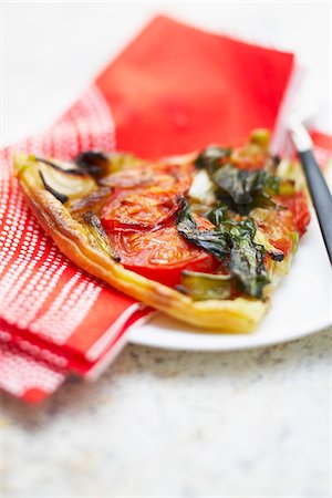 simsearch:825-07522085,k - Swiss chard and tomato pizza Stock Photo - Rights-Managed, Code: 825-06316146