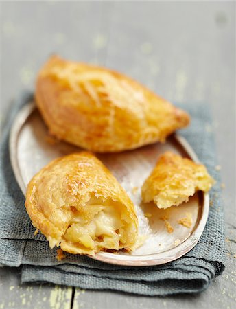 simsearch:825-05814612,k - Apple and Rocamadour cheese turnovers Stock Photo - Rights-Managed, Code: 825-06316498