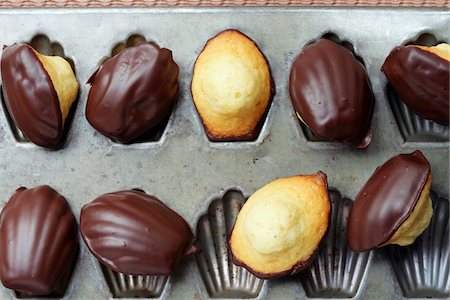 Madeleines coated in chocolate Stock Photo - Rights-Managed, Code: 825-06317003
