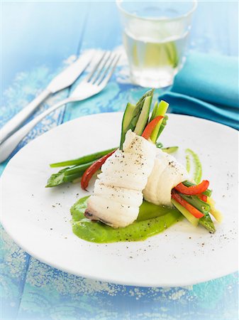 simsearch:825-03627010,k - Rolled sole fillets stuffed with sliced zucchini,red pepper,green asparagus and green beans Stock Photo - Rights-Managed, Code: 825-06815685