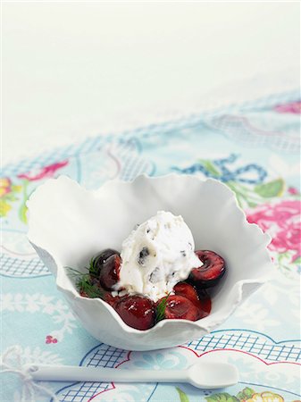 simsearch:825-06315282,k - Stewed cherries with vanilla-prune ice cream Stock Photo - Rights-Managed, Code: 825-06815825