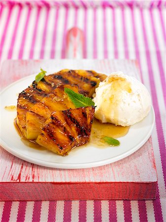 simsearch:825-06315282,k - Grilled pineapple with vanilla ice cream Stock Photo - Rights-Managed, Code: 825-06815933