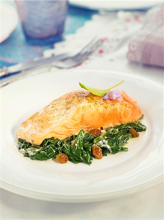 simsearch:825-07522119,k - Salmon with spinach,raisins and creamy sauce Stock Photo - Rights-Managed, Code: 825-06815985
