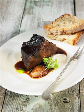 simsearch:652-05807406,k - Veal with Jerusalem artichoke puree and shallots,red wine sauce Stock Photo - Rights-Managed, Code: 825-06816023