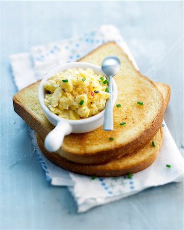 Scrambled eggs with toast Stock Photo - Rights-Managed, Code: 825-06816575