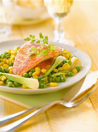simsearch:825-07522119,k - Pan-fried red mullet fillets with peas,sweet corn and spring onions Stock Photo - Rights-Managed, Code: 825-06817867