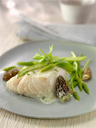simsearch:825-07522119,k - Piece of cod with morels and wild asparagus Stock Photo - Rights-Managed, Code: 825-06818149