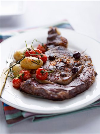 simsearch:825-06316883,k - Grilled beef entrecôte with olives,cherry tomatoes and Ratte potatoes Stock Photo - Rights-Managed, Code: 825-06818176