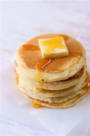 pancake - Pancakes with maple syrup and butter Stock Photo - Rights-Managed, Code: 825-07076393