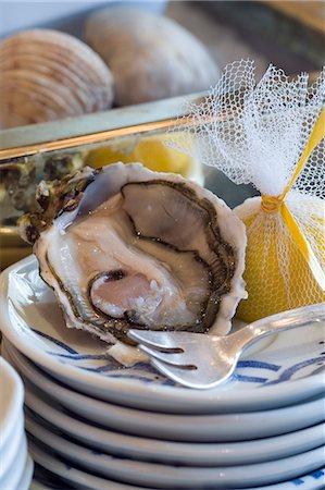 simsearch:825-05812193,k - Open oyster with lemon Stock Photo - Rights-Managed, Code: 825-07076429
