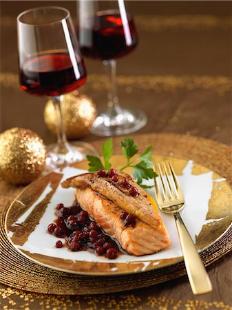 food or drink - Rossini-style salmon ,cranberry sauce Photographie de stock - Rights-Managed, Code: 825-07076694