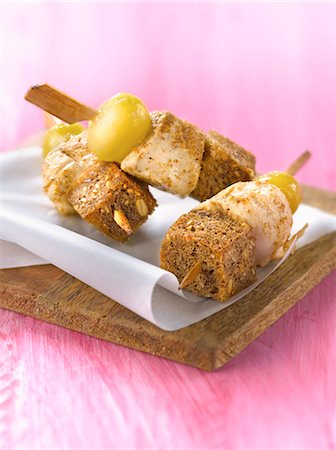Chicken,spicy bread and grape brochettes Stock Photo - Rights-Managed, Code: 825-07077000