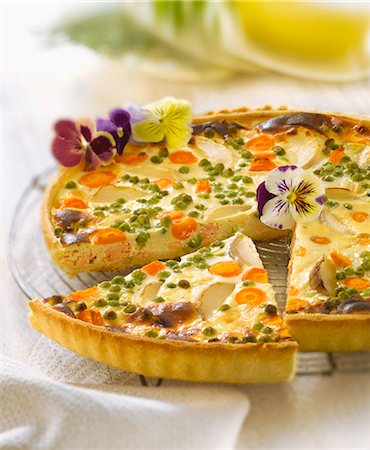 simsearch:825-07522119,k - Salmon and spring vegetable savoury tart Stock Photo - Rights-Managed, Code: 825-07077045