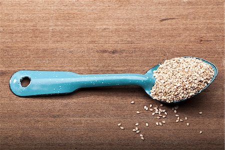 sesame - Spoonful of sesame seeds Stock Photo - Rights-Managed, Code: 825-07077200