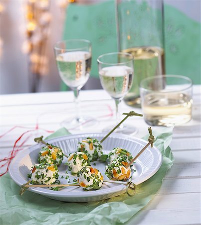 simsearch:825-05814612,k - Goat cheese balls coated with pinenuts and parsley Stock Photo - Rights-Managed, Code: 825-07077336