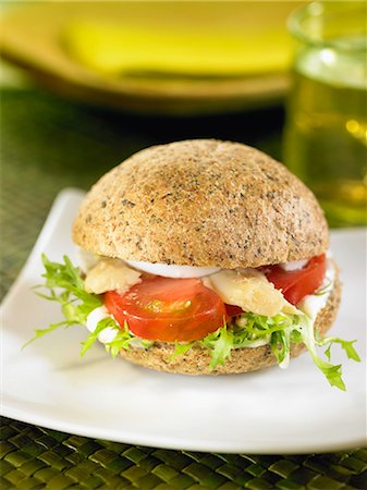 simsearch:825-07649320,k - Tomato,lettuce and asparagus sandwich Stock Photo - Rights-Managed, Code: 825-07077673