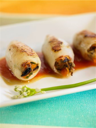 simsearch:825-07649320,k - Squid stuffed with mussels,green peppers,tomatoes and onions Stock Photo - Rights-Managed, Code: 825-07077702