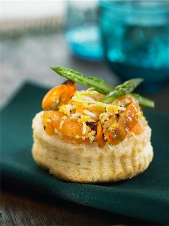 simsearch:825-07522119,k - Tuna,smoked salmon ,mussel and green asparagus vol-au-vent Stock Photo - Rights-Managed, Code: 825-07077721
