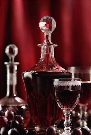 simsearch:825-05985931,k - Crystal decanter and glasses of red wine Stock Photo - Rights-Managed, Code: 825-07077974