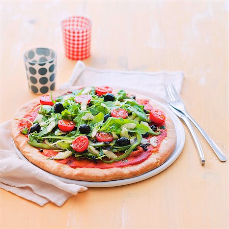 simsearch:825-07522085,k - Rocket lettuce,cucumber and anchovy pizza Stock Photo - Rights-Managed, Code: 825-07078091