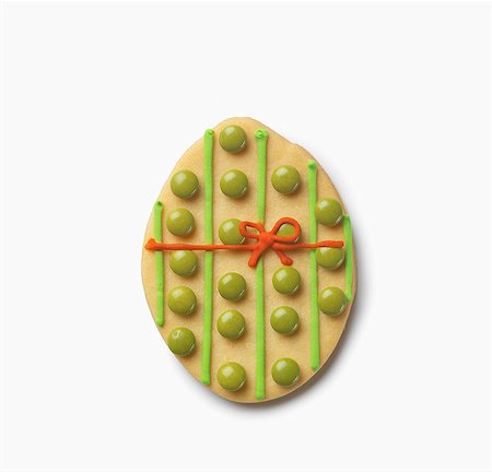 simsearch:825-06047612,k - Egg-shaped Easter cookie Stock Photo - Rights-Managed, Code: 825-07078342