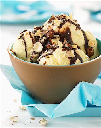 simsearch:825-06315282,k - Vanilla ice cream with chocolate sauce and hazelnuts Stock Photo - Rights-Managed, Code: 825-07522212