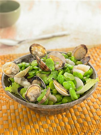 simsearch:825-07522119,k - Pan-fried peasand broad beans with littleneck clams and salt-cod Stock Photo - Rights-Managed, Code: 825-07522244