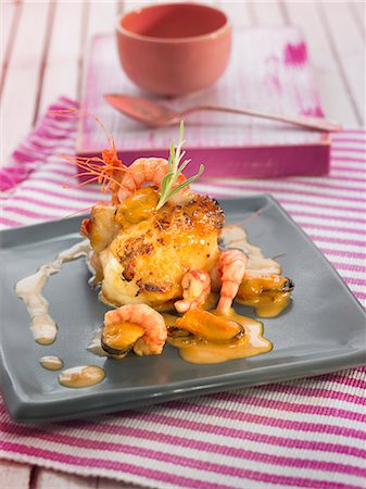 simsearch:825-07649320,k - Monkfish with shrimps and mussels,creamy tomato and garlic sauce Stock Photo - Rights-Managed, Code: 825-07522260