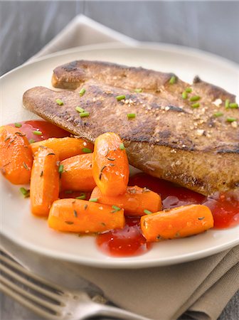 simsearch:825-07076761,k - Veal liver with raspberry vinaigar sauce and carrots with cumin Stock Photo - Rights-Managed, Code: 825-07522433