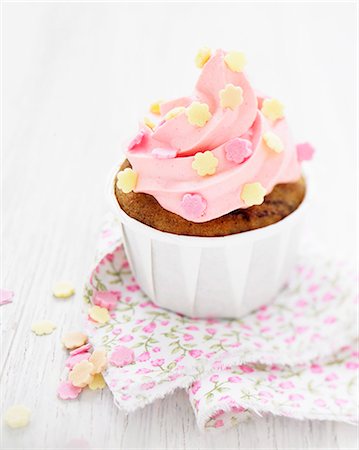 Cupcake with rose topping Stock Photo - Rights-Managed, Code: 825-07522448