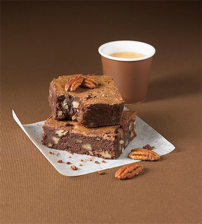 simsearch:825-07523099,k - Pecan brownies Photographie de stock - Rights-Managed, Code: 825-07522552
