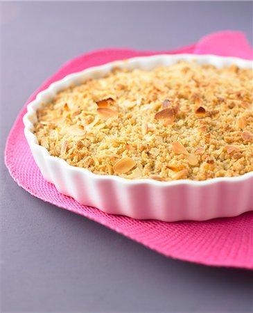 simsearch:825-07523099,k - Apple and almond crumble Photographie de stock - Rights-Managed, Code: 825-07522560