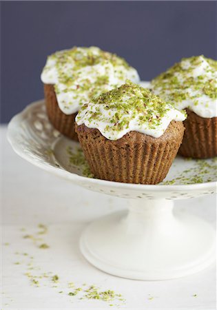 simsearch:825-07523099,k - Pistachio cupcakes Photographie de stock - Rights-Managed, Code: 825-07522681