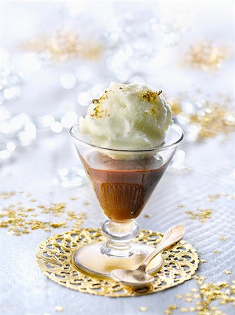 food or drink - Champagne sorbet with chocolate mousse Photographie de stock - Rights-Managed, Code: 825-07522978