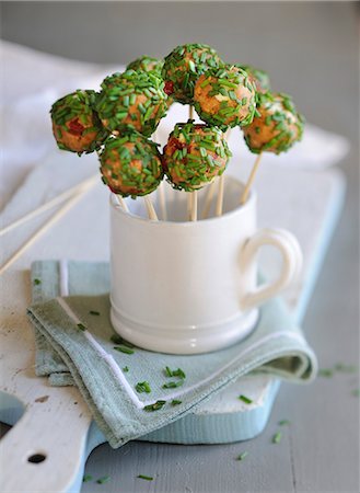 simsearch:825-07523099,k - Cheese and chive savoury popcakes Photographie de stock - Rights-Managed, Code: 825-07523096