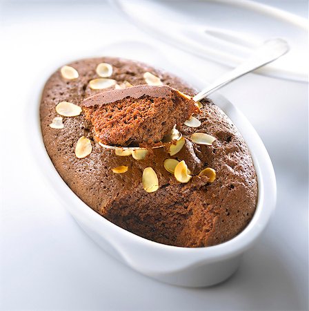 simsearch:825-07523099,k - Chocolate and almond fondant Photographie de stock - Rights-Managed, Code: 825-07523167