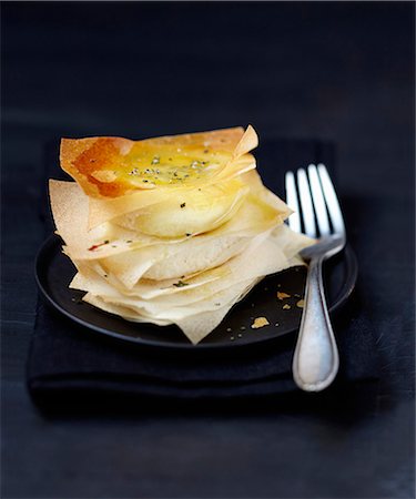 simsearch:825-05814612,k - Goat's cheese and rosemary filo pastry starter Stock Photo - Rights-Managed, Code: 825-07649184