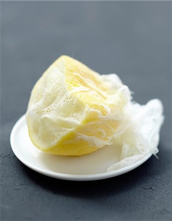 simsearch:825-05812193,k - Lemon in muslin Stock Photo - Rights-Managed, Code: 825-07649272