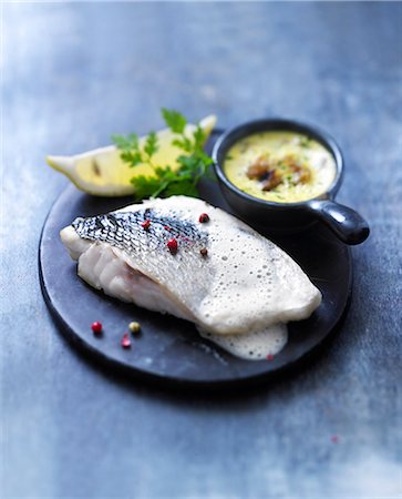 simsearch:825-02306228,k - Pan-fried sea bass fillet with seaweed foam,patisson flan with crushed chestnuts Foto de stock - Con derechos protegidos, Código: 825-07652587