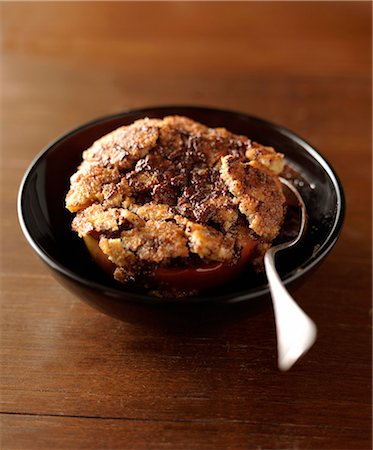simsearch:825-07523099,k - Baked apple with a chocolate and almond crust topping Photographie de stock - Rights-Managed, Code: 825-07652902