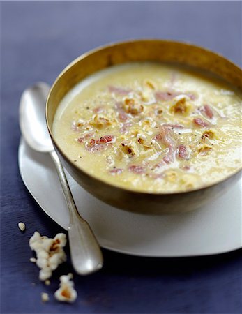simsearch:400-04885499,k - Sweetcorn soup with diced bacon and popcorn Stock Photo - Rights-Managed, Code: 825-07652964