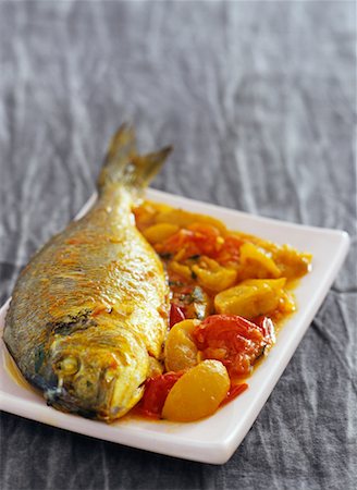 simsearch:825-02306228,k - Sea bream with confit citrus Foto de stock - Con derechos protegidos, Código: 825-02305549