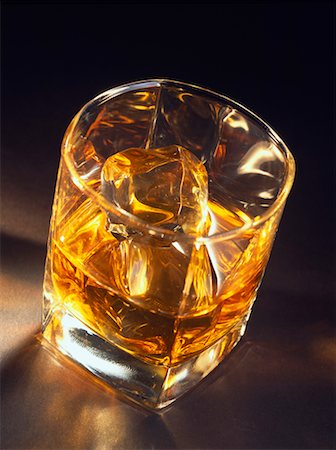glass of whisky Foto de stock - Con derechos protegidos, Código: 825-02305962