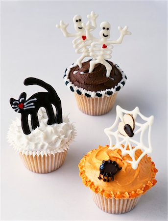 funny cat - Small halloween cup cakes Stock Photo - Rights-Managed, Code: 825-02307287