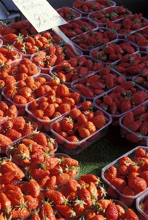 fruit display and price - Strawberries Stock Photo - Rights-Managed, Code: 825-02307774